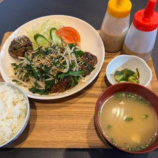 レバニラ炒め定食(ハンバーグステーキ&焼肉 DiSH)