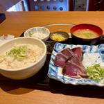 名物 鰹の藁焼きたたきと鯛めし定食