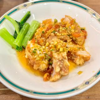 鶏の唐揚げユーリンチーソースと焼き餃子の定食(中華彩園 天理ビル店)