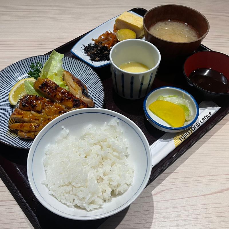 若鶏の甘辛タレ照り焼き定食(鳥料理 藤よし LINKS UMEDA店)
