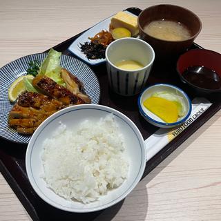 若鶏の甘辛タレ照り焼き定食(鳥料理 藤よし LINKS UMEDA店)