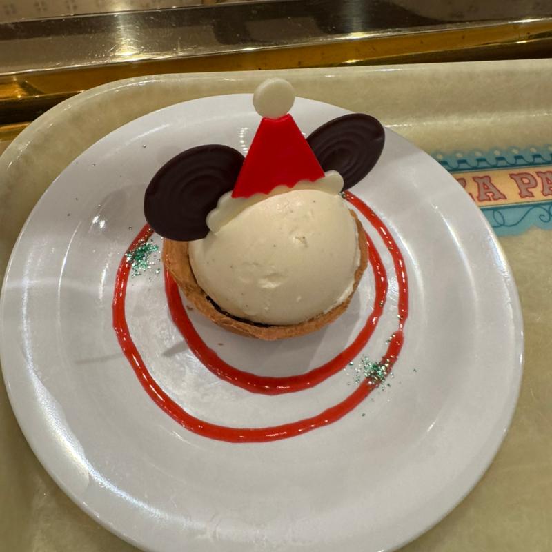 チョコレートとバニラムースのタルト  (ディズニーランド プラザパビリオン・レストラン)