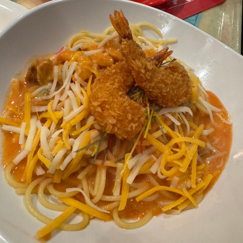 スパゲッティ、シーフードのトマトクリームソース エビフライ添え(ディズニーランド プラザパビリオン・レストラン)