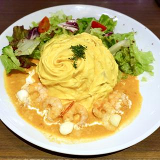 たっぷり海老とモッツァレラのドレス・ド・オムライス(サロン ウフ エ モア Salon Oeuf et Moi あべのハルカスダイニング店)