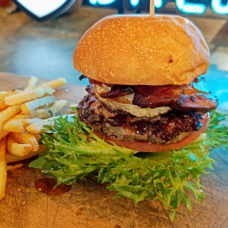 自家製ベーコンエッグバーガー(ザ・ファクトリー鎌倉)