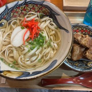 本ソーキそば(木炭そば とらや)