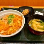 親子丼　味噌汁鶏からセット(なか卯 肥後橋店 )