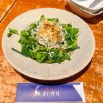 芹と葱、しらすのサラダ(和光 日本酒バル まいかけ)