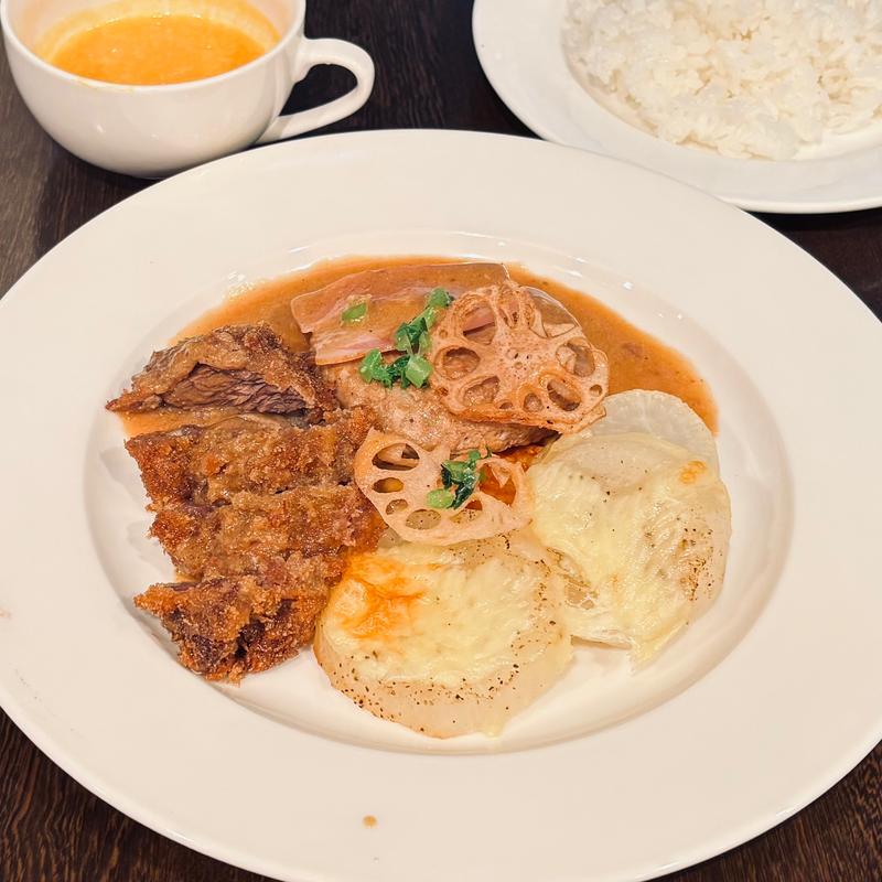 Bランチ（ベーコンハンバーグとビーフカツ盛り合わせ）(築地 蜂の子)