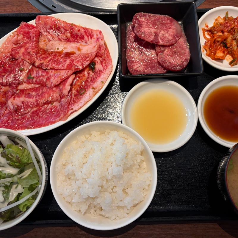 和牛カルビと牛タンランチ(焼肉 おくう)