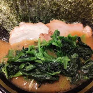 ラーメン 並 海苔 ほうれん草 チャーシュー(横浜家系ラーメン てつ家 市ヶ谷)