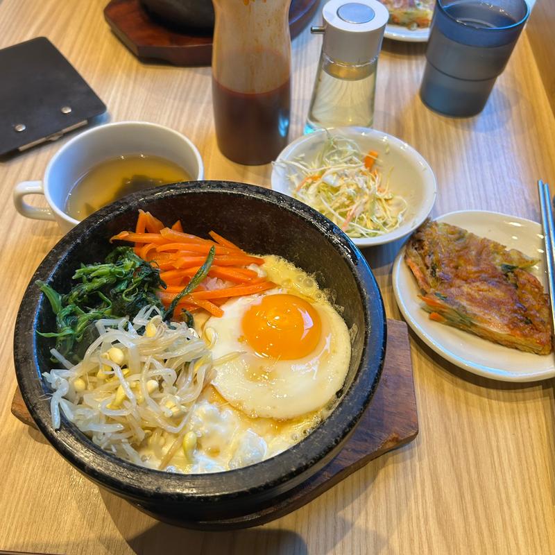 チーズ石焼ビビンバ定食(金の純豆腐)