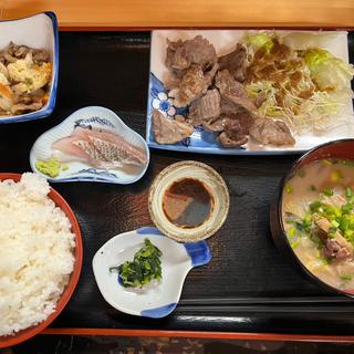 中落ちカルビ定食 ご飯大盛 豚汁変更