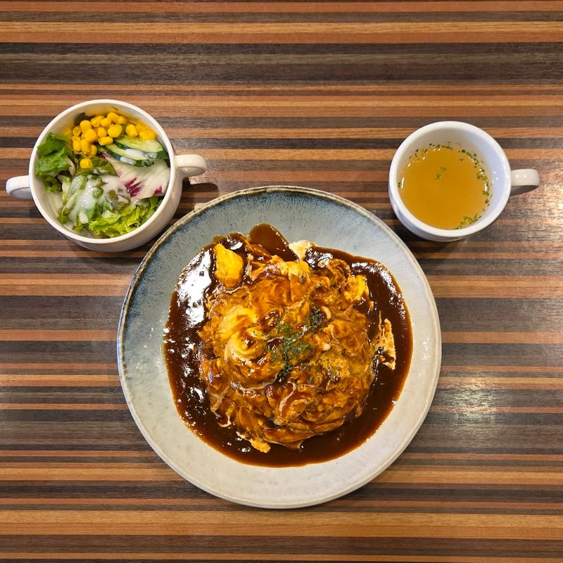 とろとろ玉子のオムライス デミグラスソース(炭味家)