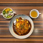 とろとろ玉子のオムライス デミグラスソース(炭味家)