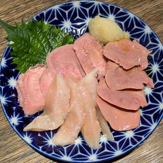 肉刺し盛り合わせ(大衆居酒屋 酔っ手羽横丁 五反田店)