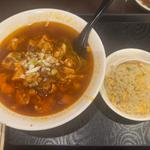 麻婆豆腐麺・半チャーハン(菜香菜 新宿店)