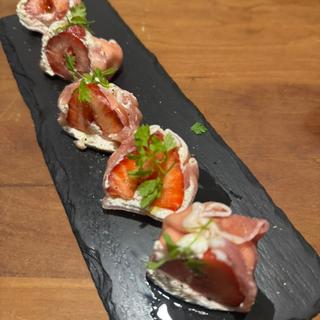 あまおう苺マスカルポーネ生ハム包み(とさかーな居酒屋宴会喫煙店西明石)