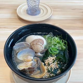 貝塩ラーメン煮玉付