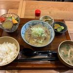 もつ煮込み定食(いろどり食堂)