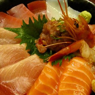 にこにこ丼(あら汁付)