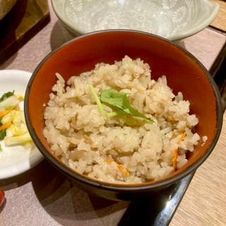 河内鴨の炊き込みご飯(石臼挽蕎麦 弦 あべのハルカス近鉄店)