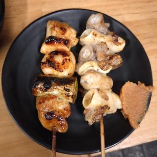 ナンコツ、ネギマ(やきとん まるわ)