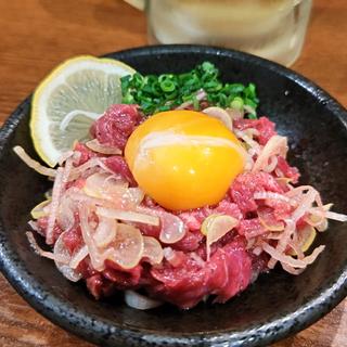 塩桜ユッケ(もつしげ 上大岡店)