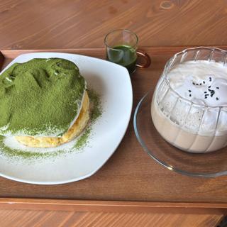 抹茶スフレパンケーキと黒ごま白玉ミルクティー(N'ma cafe)