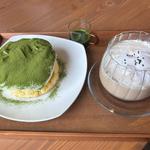 抹茶スフレパンケーキと黒ごま白玉ミルクティー(N'ma cafe)