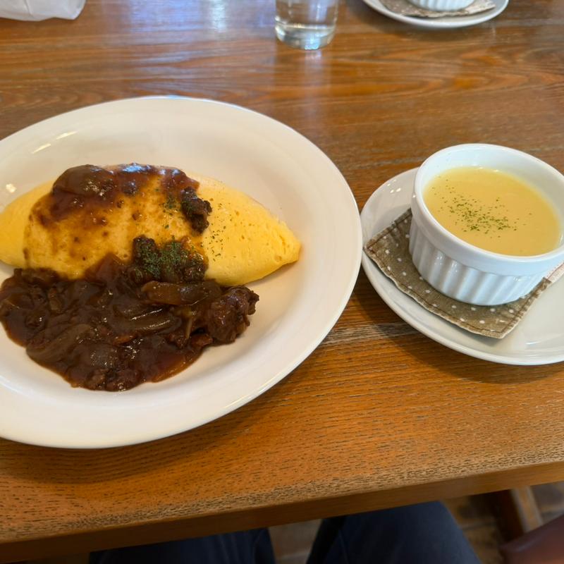 ハヤシソースのオムライスS (サラダお味コーンスープ、ドリンクセット)(みるくカフェ )