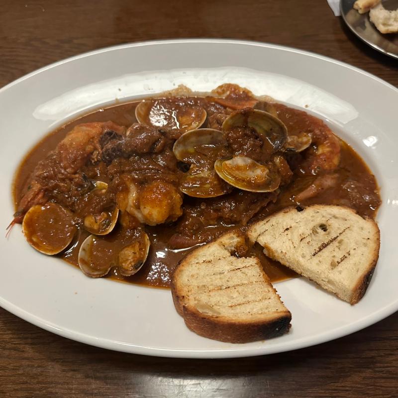 カッチュッコ(魚介のトマト煮込み リヴォルノ風)(トラットリア ダ ゴイーノ （TRATTORIA Da GOINO）)