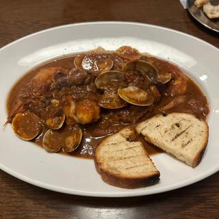 カッチュッコ(魚介のトマト煮込み リヴォルノ風)(トラットリア ダ ゴイーノ (TRATTORIA Da GOINO))