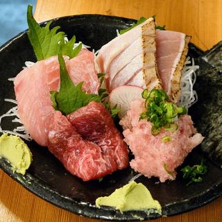 マグロ刺し四点盛り