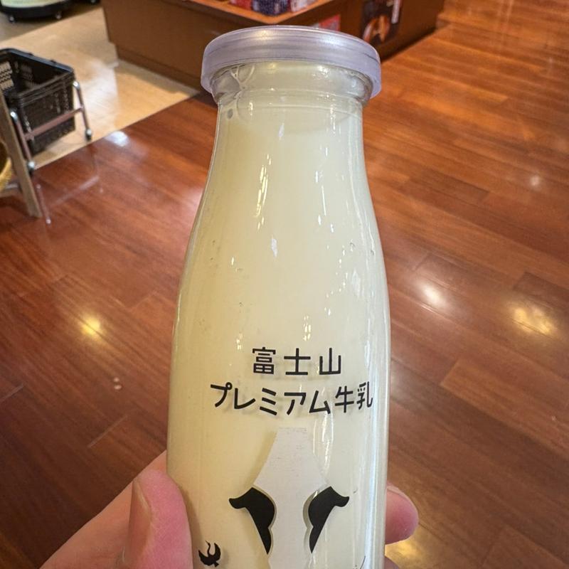 富士山プレミアム牛乳(ふじやま温泉 )