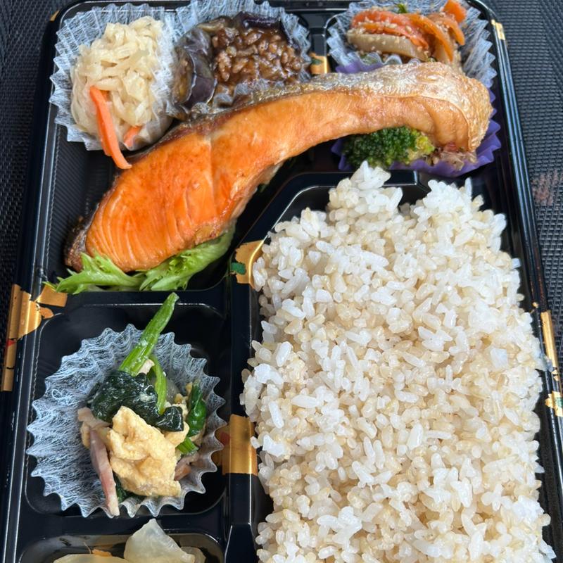 石巻女川産銀鮭の日替弁当(健康咲かせる手づくり惣菜「咲菜」 京阪くずは駅店)