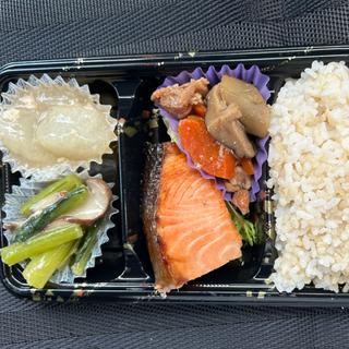 銀鮭の日替わり弁当