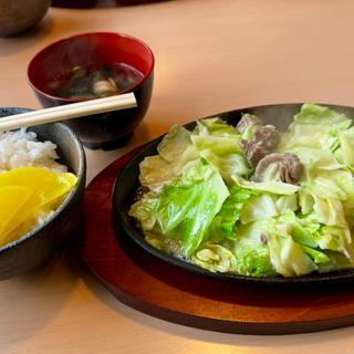 スタミナ鉄板 普通盛り＋中ライス(博多キャベトン亭)