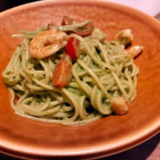 海老と貝柱、フレッシュトマトのジェノバソース