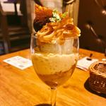 エスプレッソパンナコッタと塩ミルクジェラートの モンブラン仕立てのパフェ