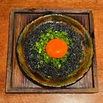 〆の焼飯 黒鶏油飯(焼鳥食堂)