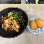 ゲソ天そば　いなり2コ