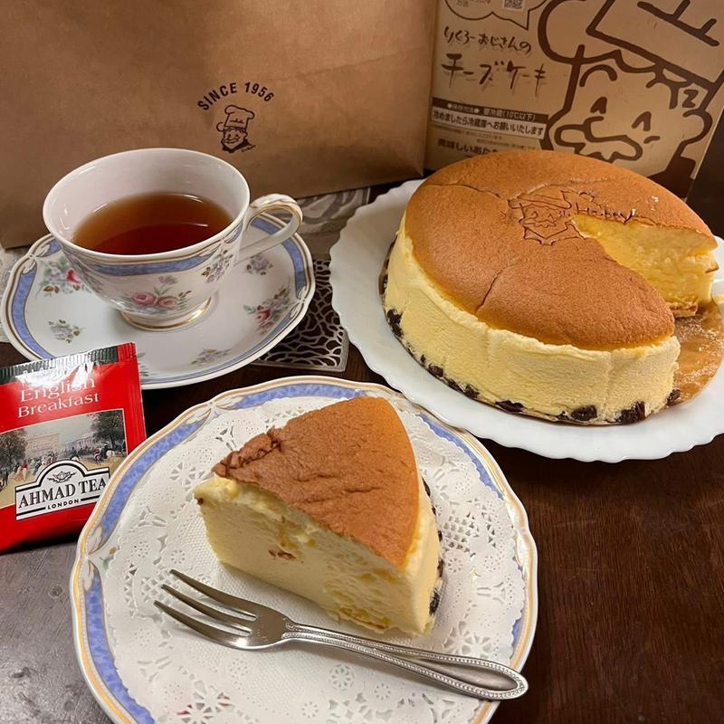 チーズケーキ 1ホール(りくろーおじさんの店 JR新大阪駅3号店)