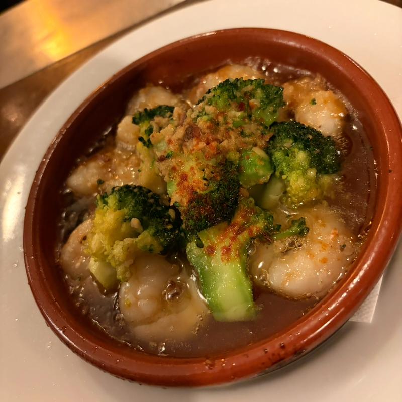 海老と野菜のたっぷりアヒージョ(マンデイオフ池下)