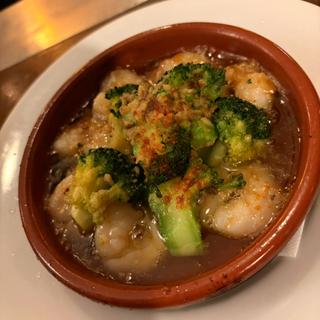 海老と野菜のたっぷりアヒージョ(マンデイオフ池下)