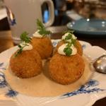 鱈のカリカリ、パリパリ包み揚げポルチーニ茸のソース