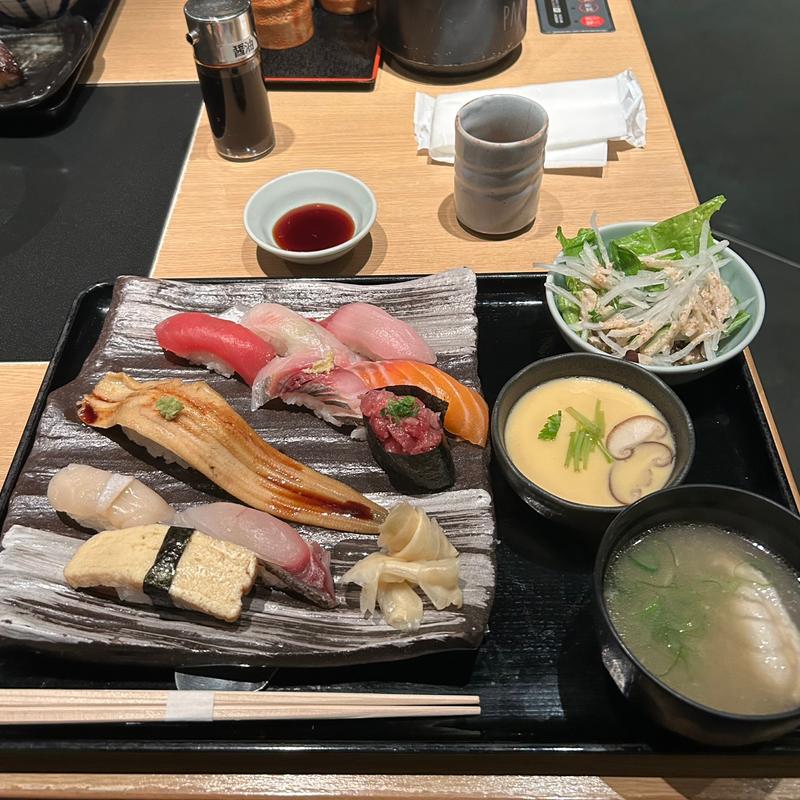 煮穴子一本付き寿司十貫握り(魚の飯 新橋店)