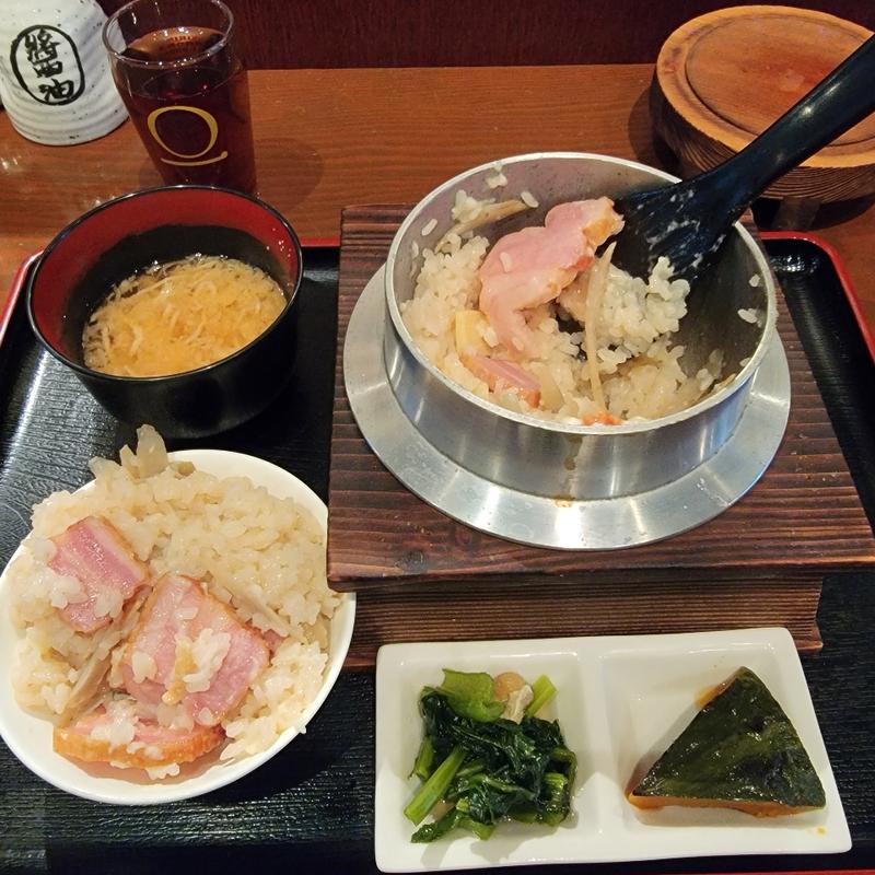 ベーコンチーズ釜飯(酒肴いそや)