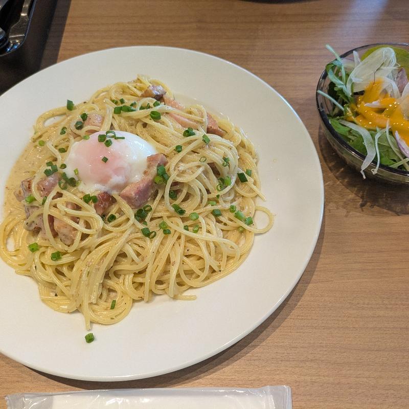 黒七味のスパイシーカルボナーラ温玉乗せ(パスタmama 曳舟店)