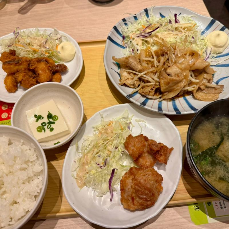 しようが焼き定食にイカの唐揚げとミニ唐揚げ(やよい軒 阪急茨木店)